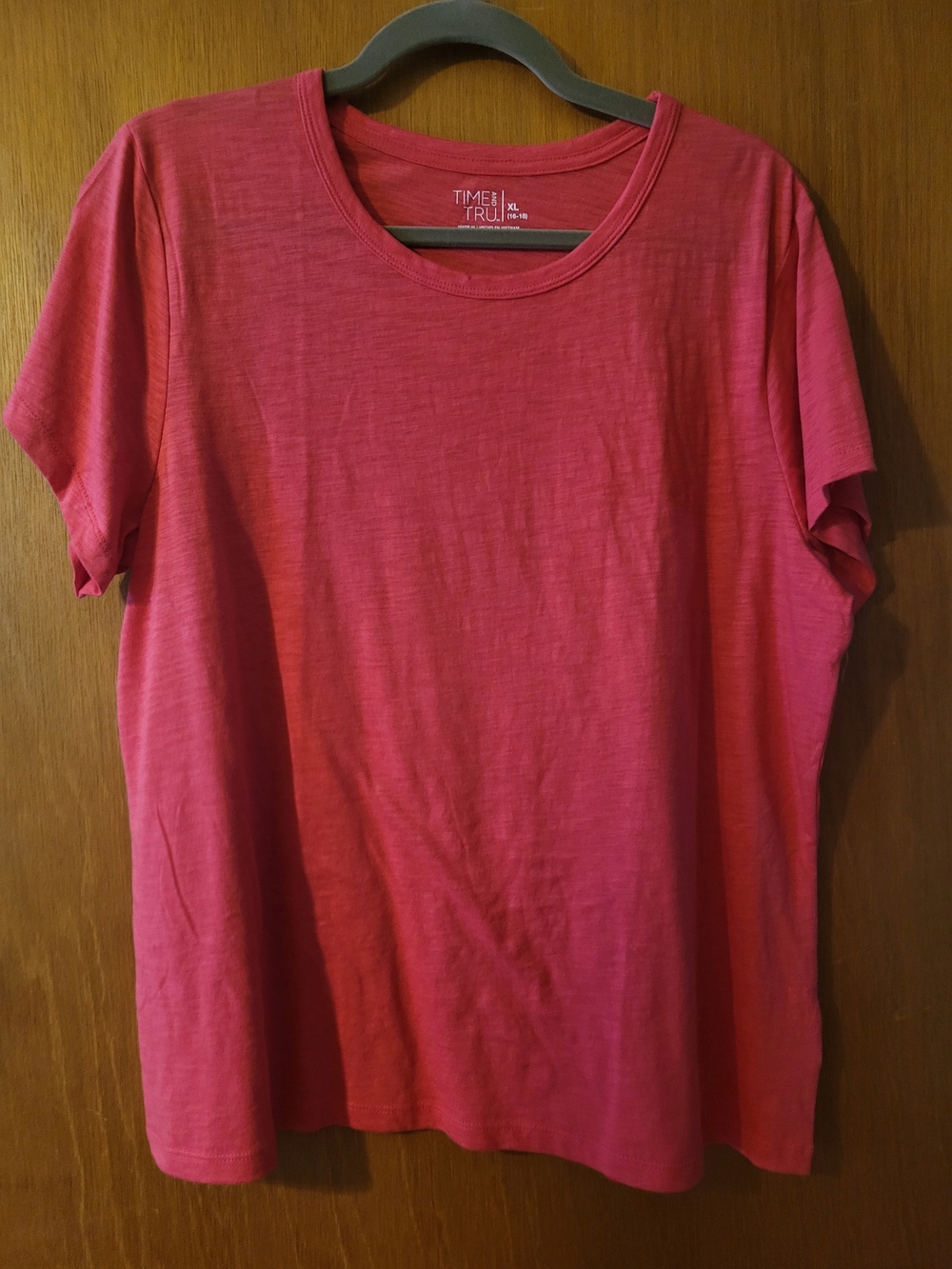 Time and Tru Men's Raspberry Crew Neck Short Sleeve Tee